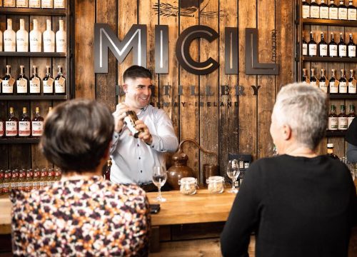 Foghlaim faoi phoitin ar thuras treoraithe