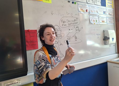 Ag tabhairt faoin dúshlán cartúin