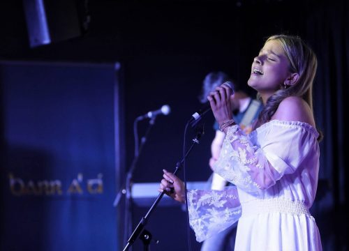 Taylor Swift ‘as Gaeilge’ i nGaillimh